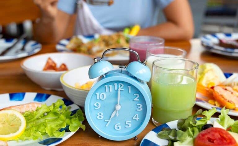 what-can-you-drink-while-fasting?-complete-guide