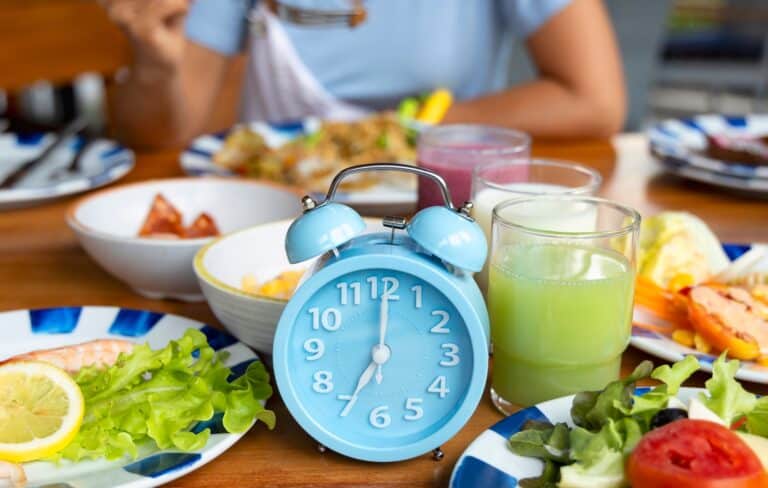 what-can-you-drink-while-fasting?-complete-guide